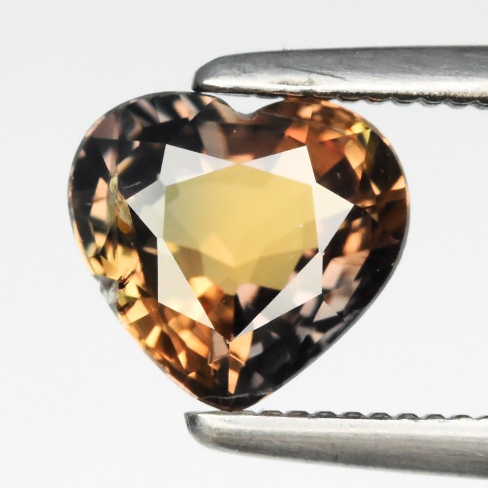 1.05CT SAPPHIRE UNHEATED COLOR CHANGE